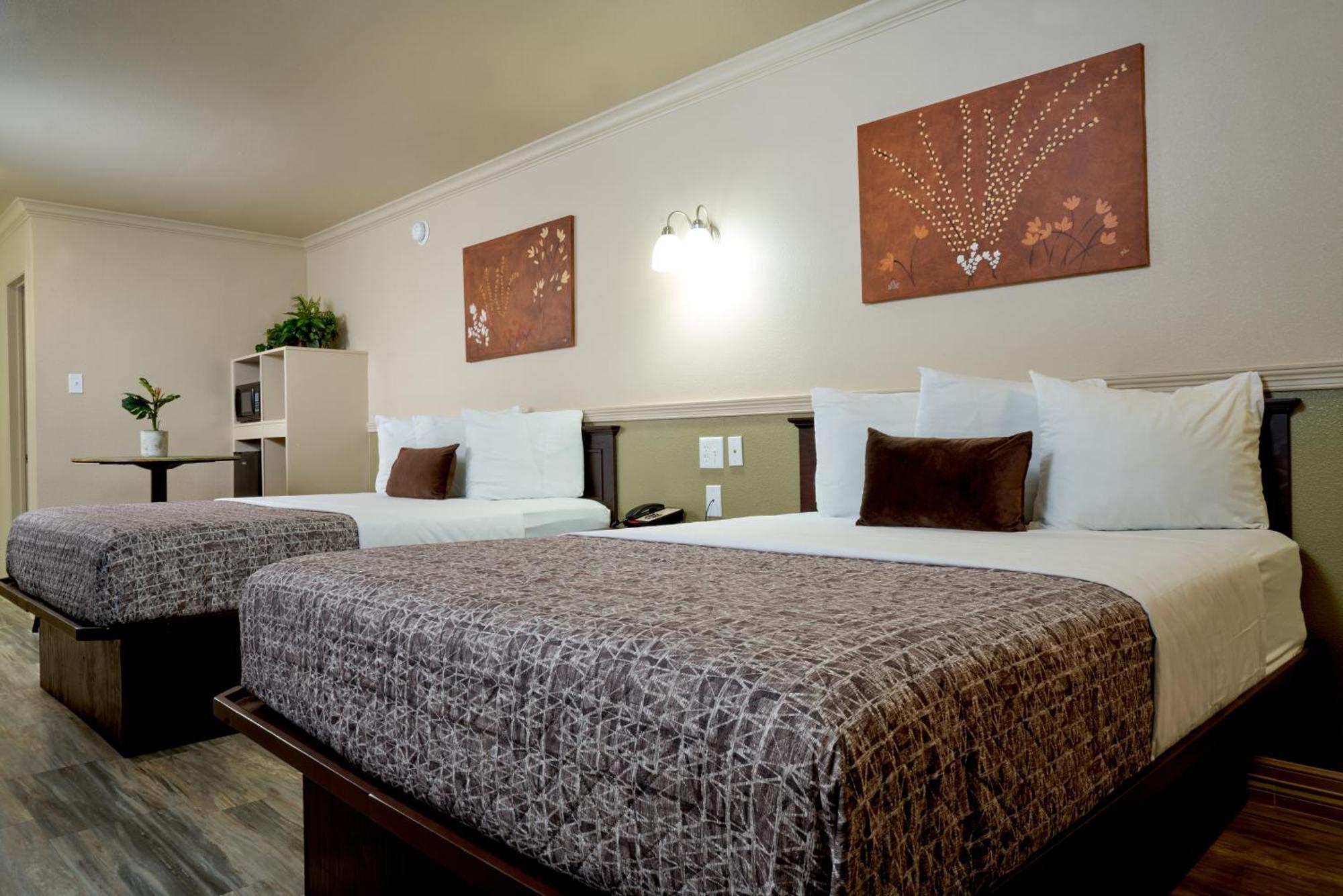 Family Garden Inn & Suites Ларедо Экстерьер фото